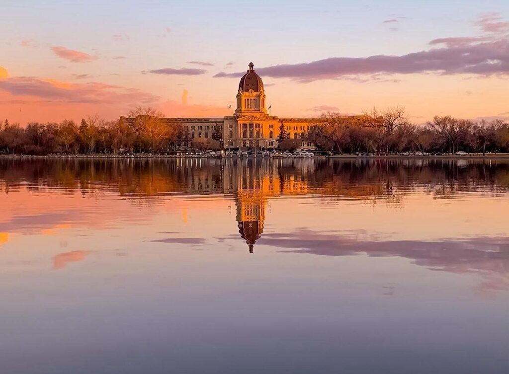 Toronto to Regina Movers